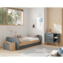 Cama nido juvenil ESTEBAN blanca con detalles de madera natural y cajón inferior extraíble para almacenar o como segunda cama.