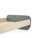 Cama juvenil ESTEBAN de diseño atemporal en laminado y madera de chopo natural con somier de láminas, en acabado blanco/cera.