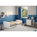Cama nido juvenil Esteban en blanco con detalles de madera natural, diseño funcional con cajón inferior convertible y somier incluido.
