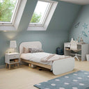 Cama juvenil ESTEBAN en dormitorio moderno con acabado blanco y madera natural