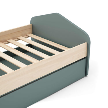 Cama nido juvenil ESFANIA blanca con detalle en madera natural y cajón inferior con ruedas para almacenamiento o segunda cama.
