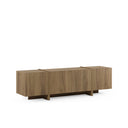 Mueble TV VOLIA Roble 180 cm con puertas y patas combinadas en salón moderno