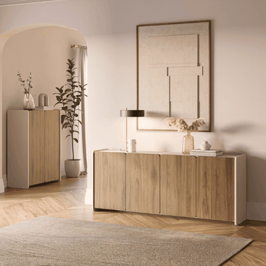 Aparador salón bajo BOUCLEON roble con cuatro puertas y estructura crema