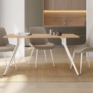 Mesa comedor fija BETTINA con patas metálicas inclinadas y sobre biselado de MDF en diseño madera