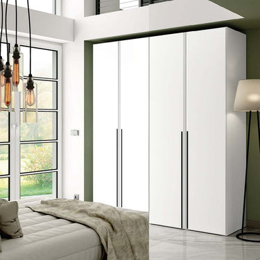 Armario 4 puertas LUCCA en madera con tiradores negros mate y diseño moderno