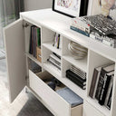 Composición de salón Lecce con mueble TV, aparador y estantes en tonos naturales y melamina resistente