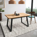 Mesa de comedor extensible ALESSANDRA con diseño moderno y estructura metálica robusta.