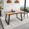Mesa de comedor extensible ALESSANDRA con diseño moderno y estructura metálica robusta.
