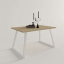 Mesa comedor fija BIANCA con patas metálicas trapecio, varios colores y medidas, diseño sólido y contemporáneo.