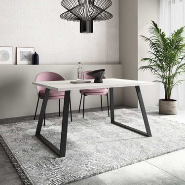 Mesa comedor fija BIANCA con patas metálicas en trapecio y tablero laminado de alta resistencia