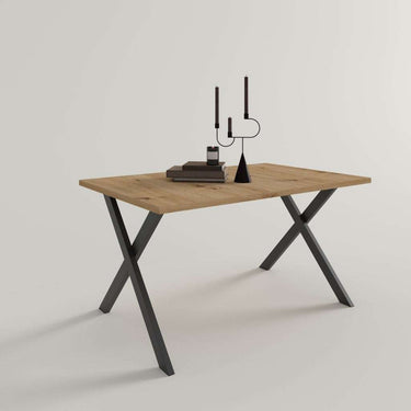 Mesa comedor fija GIA con patas metálicas en X y superficie rectangular de diseño contemporáneo