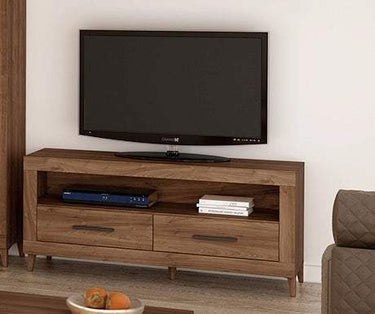 Composición Salón ASTI moderno con mueble TV y vitrina de madera reciclada en ambiente elegante