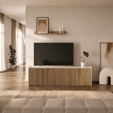 Mueble TV BOUCLEON Roble con estructura crema y puertas de roble, diseño moderno y gran capacidad de almacenamiento