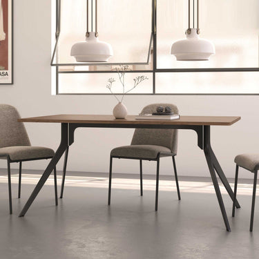 Mesa comedor fija rectangular BETTINA con patas metálicas inclinadas y sobre biselado de MDF en varios acabados de madera
