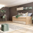 Cama compacta de madera clara y melamina beige, con cajones inferiores y cama desplazable; junto a un Armario corredero.