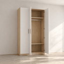 Armario de tres puertas con estructura efecto madera clara y frentes blancos lisos; interior con estantes y barra para colgar.