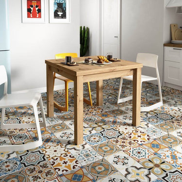 Mesa cuadrada extensible GIULA en color madera con patas cuadradas modernas