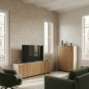 Mueble TV BOUCLEON Roble con puertas de roble y estructura crema, diseño moderno y amplio espacio de almacenaje