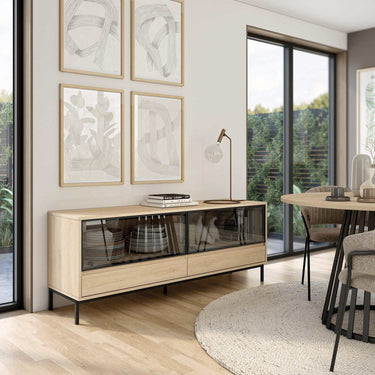 Aparador salón TIVOLI con puertas abatibles de cristal y cajones, diseño minimalista y elegante.