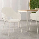 Butaca BRISBANE tapizada con patas metálicas negras en varios colores, diseño ergonómico y fabricación española