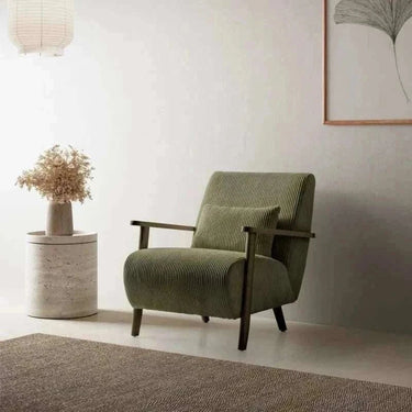 Butaca EINNO-B verde con patas de madera de nogal y cojín lumbar