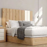 Composición de muebles dormitorio matrimonio L'AQUILA con cabecero listonado y mesitas de tres cajones