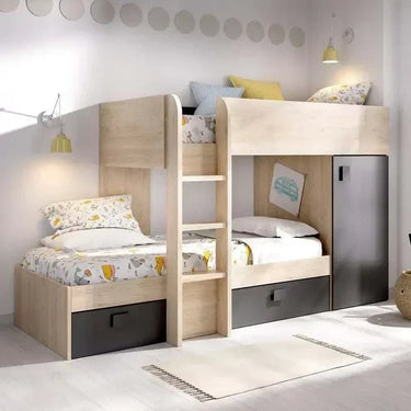 Cama tren reversible de melamina en tono madera natural y gris, con dos camas, escalera, armario y cajones.