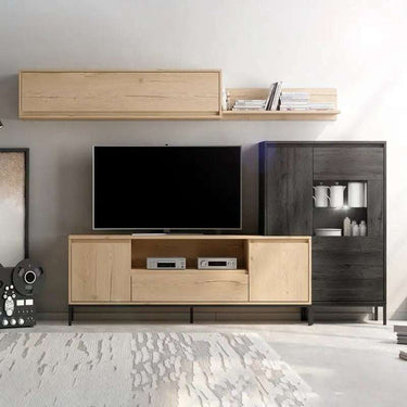 Composición de salón LECCE en tonos madera con mueble TV, vitrina, estante y puerta batiente