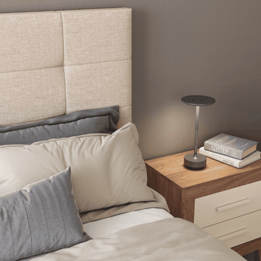 Cabecero tapizado L'AQUILA para dormitorio de matrimonio en textil y polipiel con molduras resistentes al color
