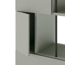 Estantería Box con puertas y patas metálicas negras en salón moderno