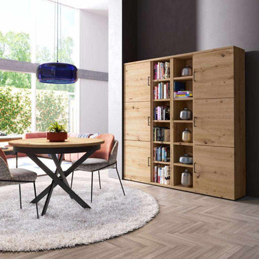 Estantería librería alta Bolonia en salón comedor con módulo abierto y puertas