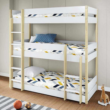 Litera triple romana verde cera con tres camas y escaleras de madera