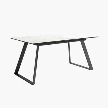 Mesa comedor extensible ROMINA PIEDRA con acabado efecto piedra y patas metálicas negras.