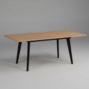 Mesa salón comedor extensible PALMIRA con superficie rectangular y patas metálicas en blanco o negro, personalizable en varios colores.