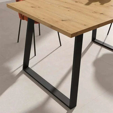 Mesa de comedor extensible modelo ALESSANDRA con diseño moderno y estructura metálica, fabricada en España.