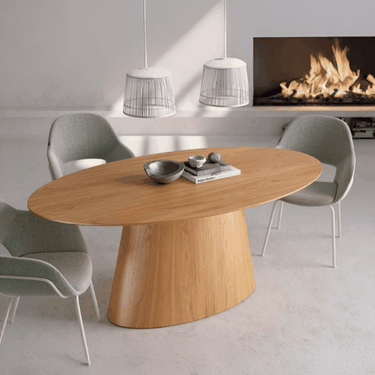 Mesa de comedor ovalada BIMAN en madera natural con pata central ancha y acabado minimalista