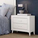 Cabecero 160 listonado de madera con dos mesitas de noche de la composición dormitorio matrimonio L'AQUILA, fabricado en España y personalizable en color y diseño.