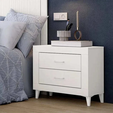 Cabecero 160 listonado de madera con dos mesitas de noche de la composición dormitorio matrimonio L'AQUILA, fabricado en España y personalizable en color y diseño.