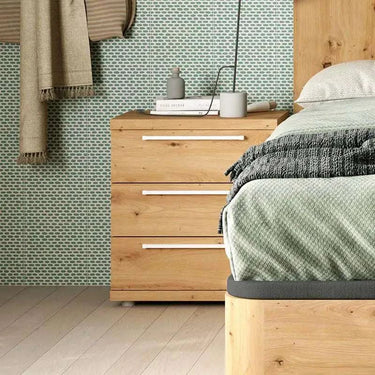 Mesita de noche Génova con tres cajones de diseño personalizado y funcional para dormitorio.