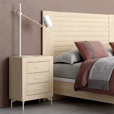 Mesita de noche L’AQUILA de tres cajones en diseño elegante y funcional adaptable a estilos únicos