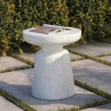 Mesita exterior Borneo compacta y resistente en colores variados para jardín