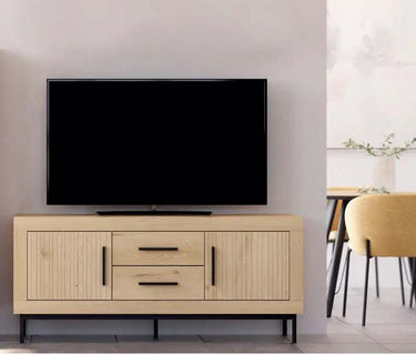 Composición de salón ASTI con mueble TV y vitrina de cuatro puertas, diseño elegante y funcional.