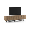 Mueble TV Eldia de roble con 4 puertas y patas metálicas negras