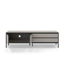 Mueble TV gris de melamina con patas metálicas negras, compartimento abierto y dos cajones frontales.