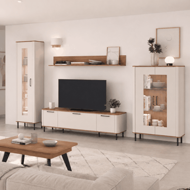 Salón NAPOLI con vitrina alta y baja, mueble de TV y estante superior en ambiente moderno y funcional
