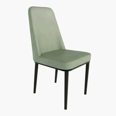 Silla de comedor verde claro tapizada en tejido, con respaldo alto y patas metálicas negras rectas.