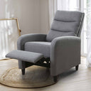 Sillón Relax gris de tejido suave, con respaldo acolchado reclinable, reposapiés extensible y patas negras.