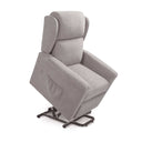 Sillón relax gris de tejido suave, con respaldo acolchado, brazos amplios y mecanismo metálico Power-Lift visible en la base.