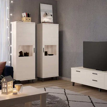Vitrina salón comedor BOLONIA alta con diseño moderno y acabado en roble natural