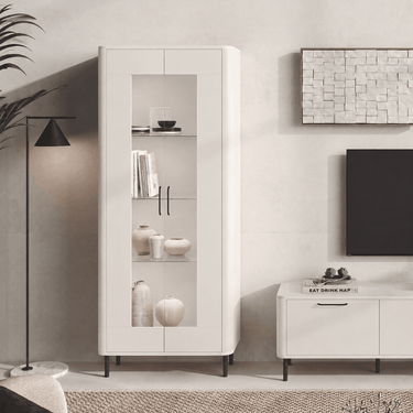 Vitrina alta Napoli de diseño moderno con estantes de cristal y patas metálicas negras